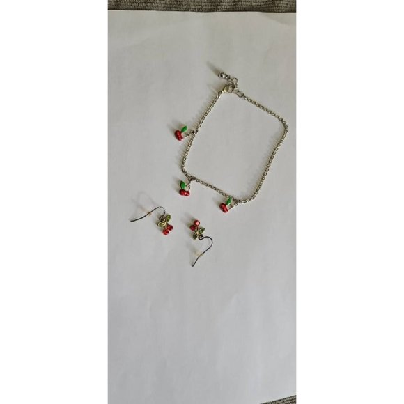 Avon Vintage Cherry bracelet and earrings - Picture 3 of 5